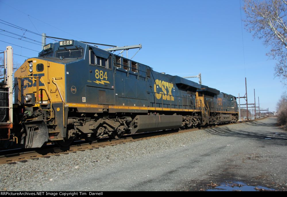 CSX 884 on M404